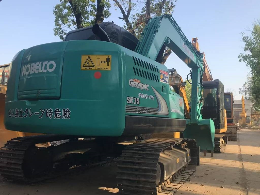 Kobelco SK 75 - Ekskavator mini: gambar 3 Kobelco SK 75 - Ekskavator mini: gambar 3