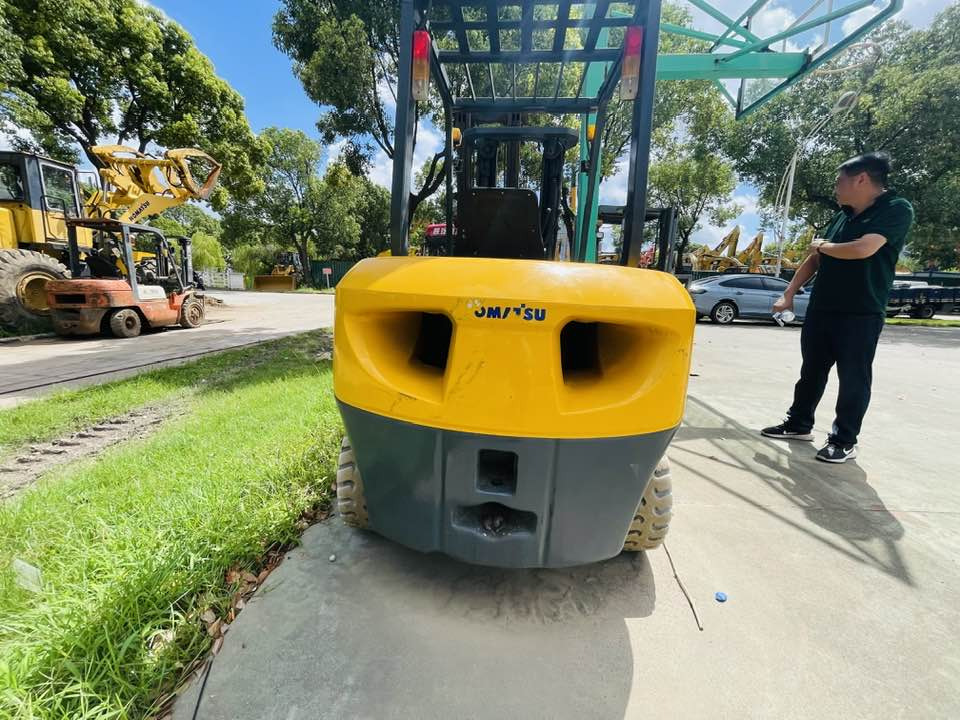 Komatsu 30 series - Forklift LPG: gambar 3 Komatsu 30 series - Forklift LPG: gambar 3