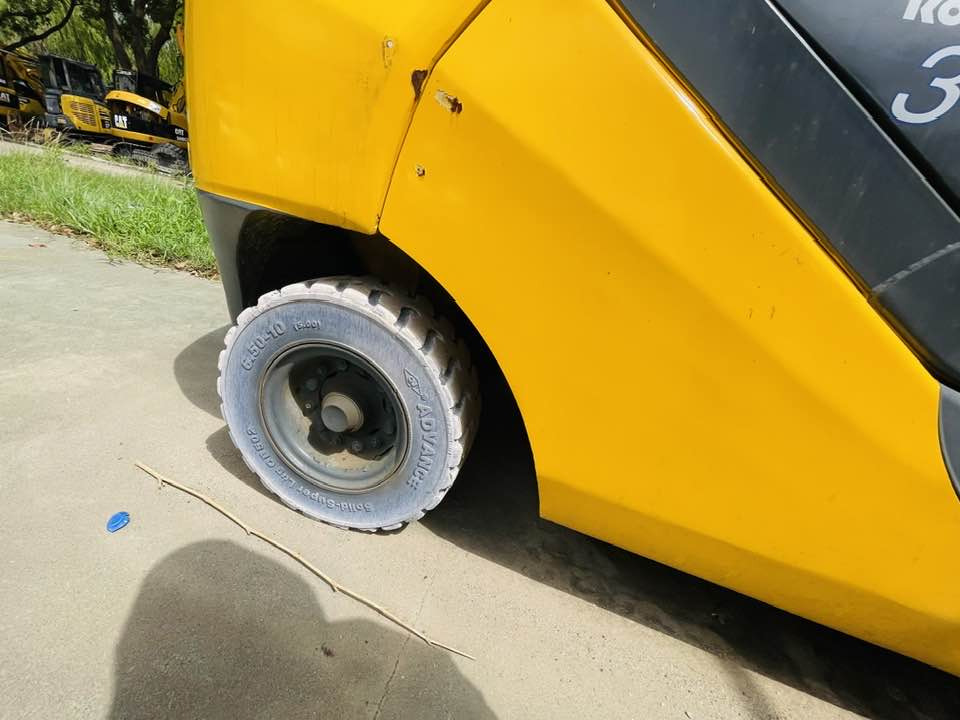 Komatsu 30 series - Forklift LPG: gambar 2 Komatsu 30 series - Forklift LPG: gambar 2