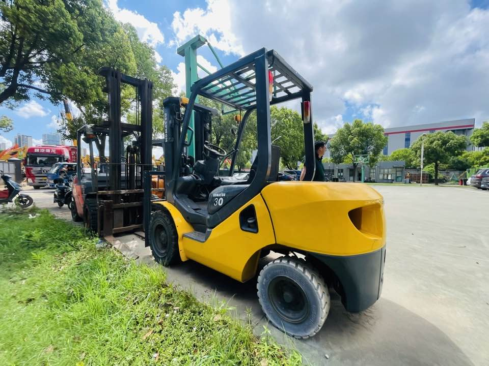 Komatsu 30 series - Forklift LPG: gambar 1 Komatsu 30 series - Forklift LPG: gambar 1