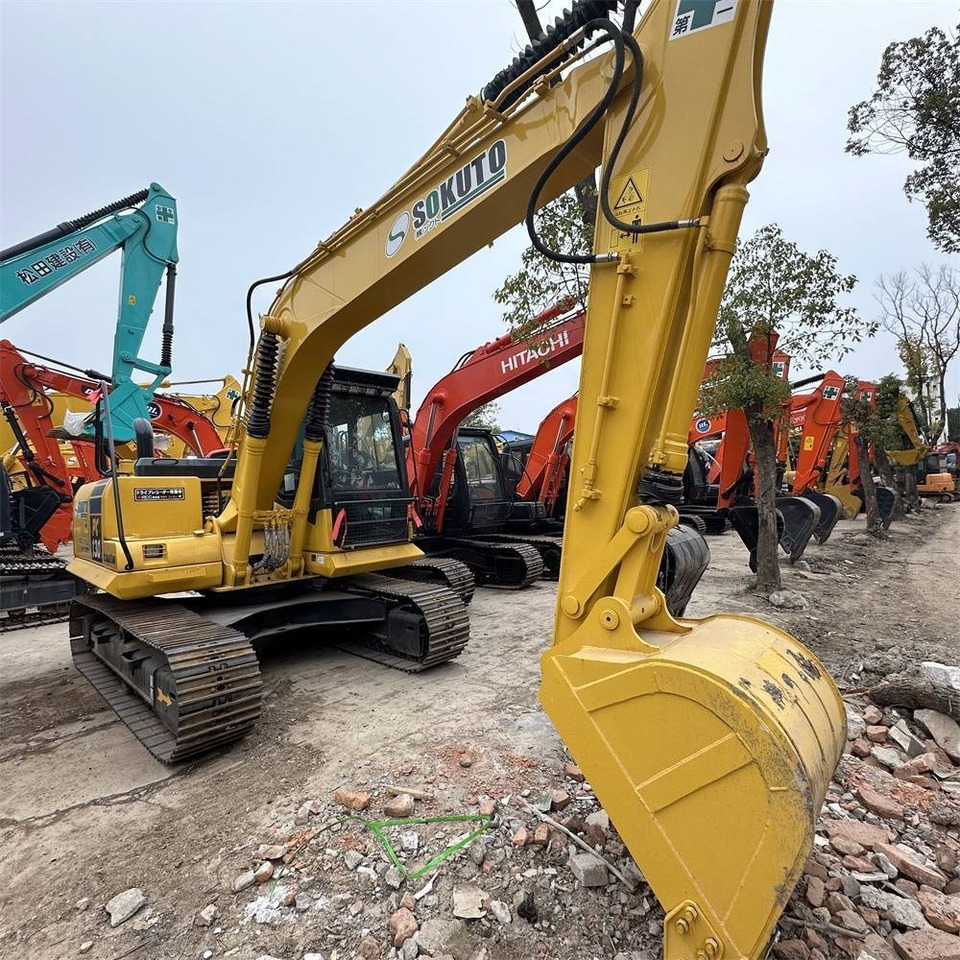Komatsu PC 130-7 - Ekskavator perayap: gambar 1 Komatsu PC 130-7 - Ekskavator perayap: gambar 1