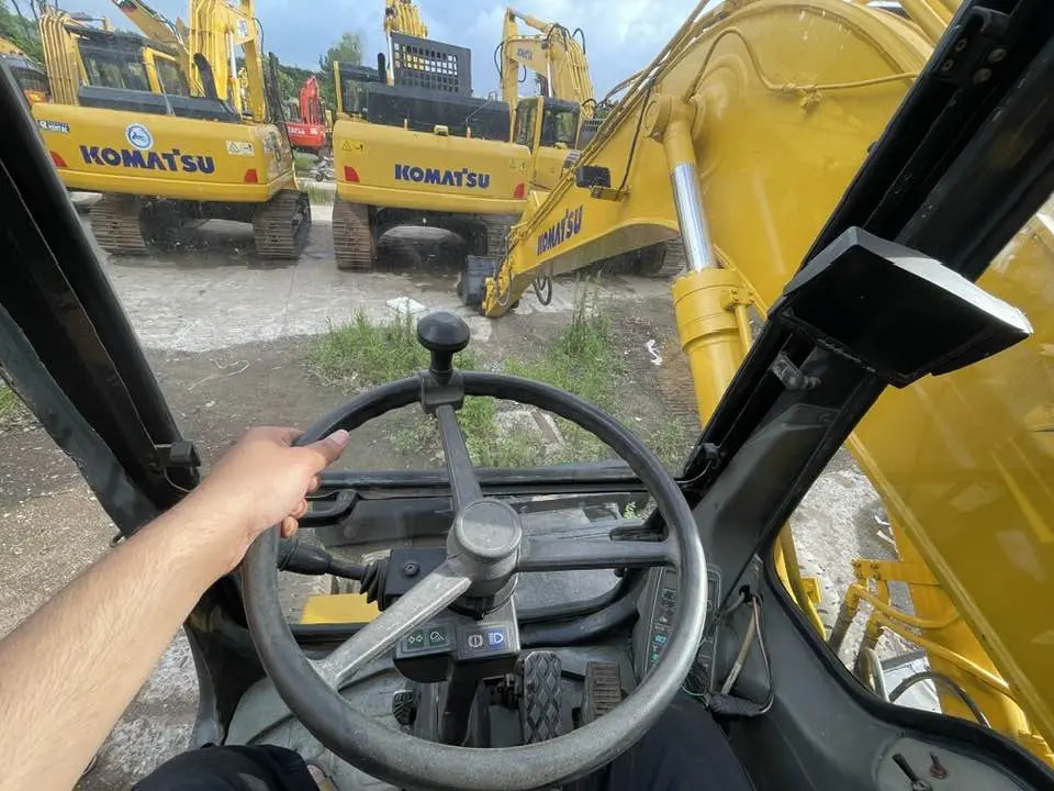 Komatsu PW160-11 - Ekskavator roda: gambar 4 Komatsu PW160-11 - Ekskavator roda: gambar 4
