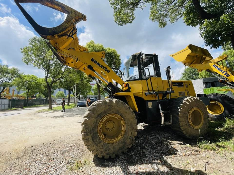 Komatsu WA320 - Wheel loader: gambar 1 Komatsu WA320 - Wheel loader: gambar 1