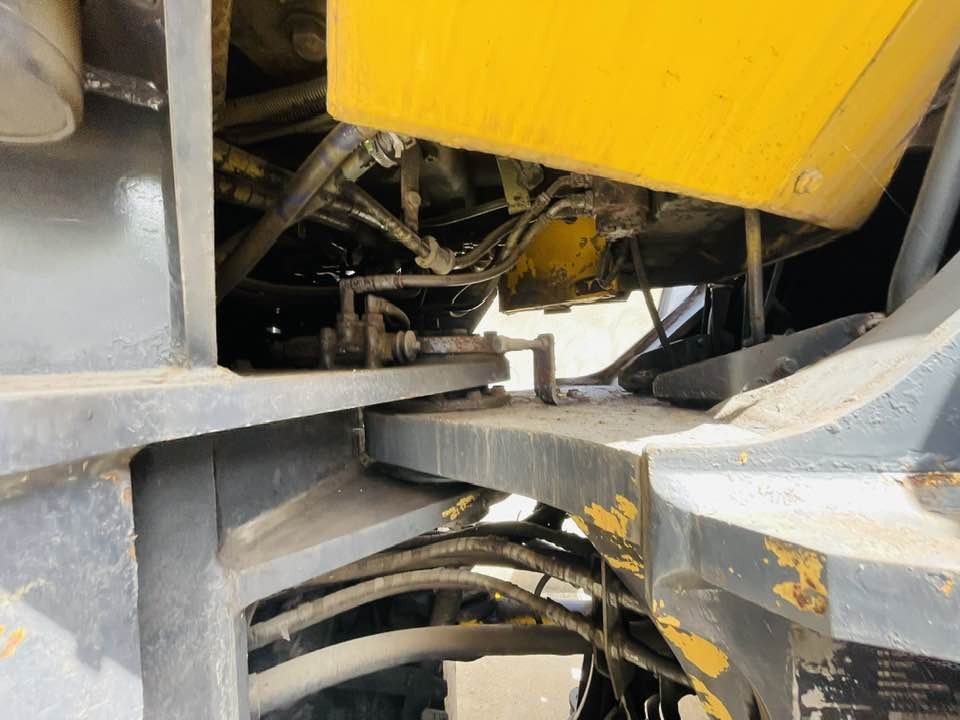 Komatsu WA500-8 - Wheel loader: gambar 2 Komatsu WA500-8 - Wheel loader: gambar 2