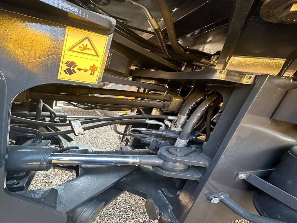 Liugong 856 H - Ekskavator roda: gambar 5 Liugong 856 H - Ekskavator roda: gambar 5