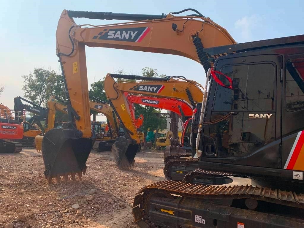 Sany SY 235 H - Ekskavator perayap: gambar 3 Sany SY 235 H - Ekskavator perayap: gambar 3