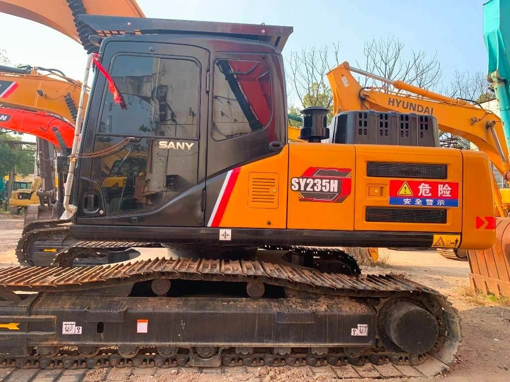Sany SY 235 H - Ekskavator perayap: gambar 4 Sany SY 235 H - Ekskavator perayap: gambar 4