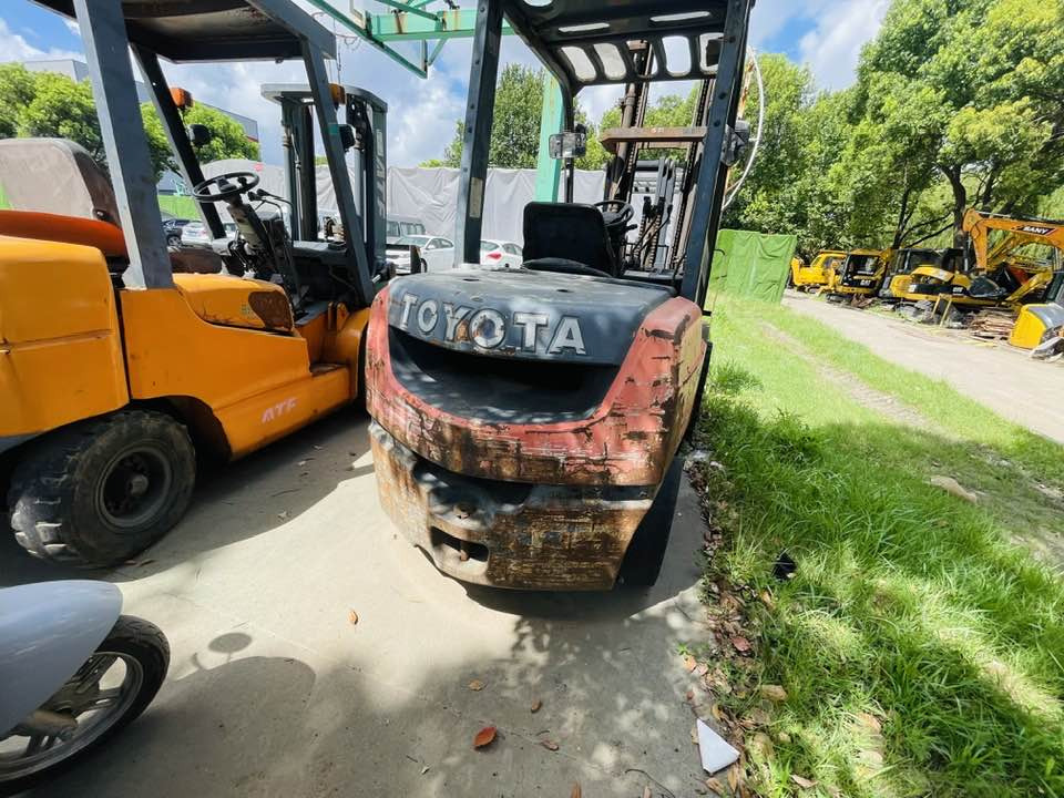 Toyota 02-8 FDF-30 - Forklift diesel: gambar 2 Toyota 02-8 FDF-30 - Forklift diesel: gambar 2