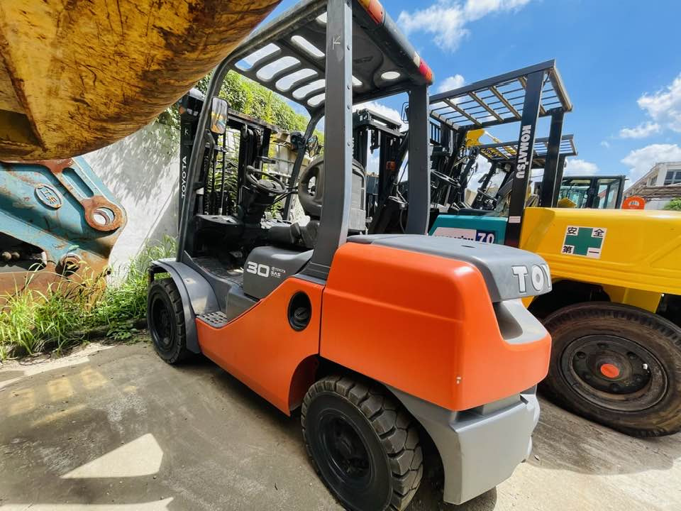 Toyota 8FGU30 - Forklift: gambar 2 Toyota 8FGU30 - Forklift: gambar 2