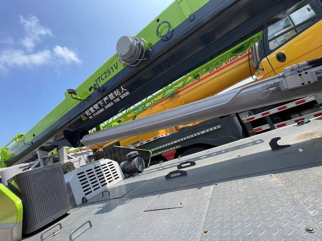 Zoomlion ZTC251V - Derek bergerak: gambar 5 Zoomlion ZTC251V - Derek bergerak: gambar 5