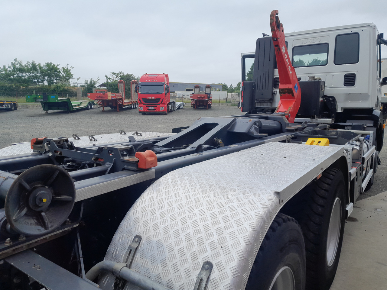IVECO - Hook lift: gambar 4 IVECO - Hook lift: gambar 4