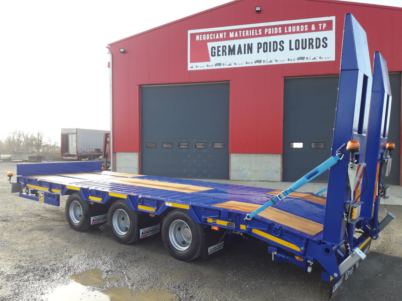 Louault 3 essieux plant carrier / low loader Trailer - Trailer low bed: gambar 1 Louault 3 essieux plant carrier / low loader Trailer - Trailer low bed: gambar 1