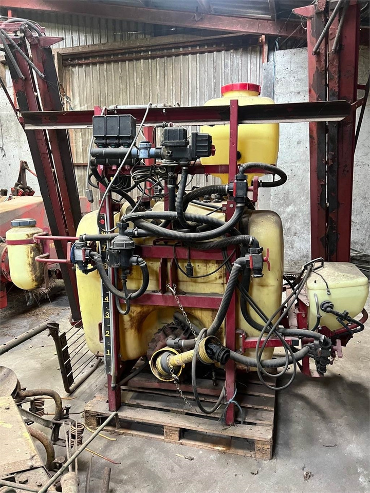 Hardi 800 L MED 12 BOM - Penyemprot traktor: gambar 1 Hardi 800 L MED 12 BOM - Penyemprot traktor: gambar 1