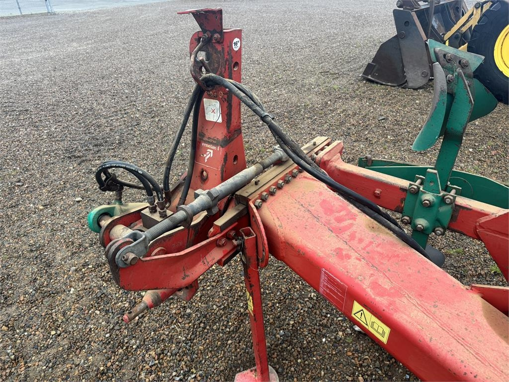 Kverneland F 160 - 4 FURET - Bajak: gambar 2 Kverneland F 160 - 4 FURET - Bajak: gambar 2