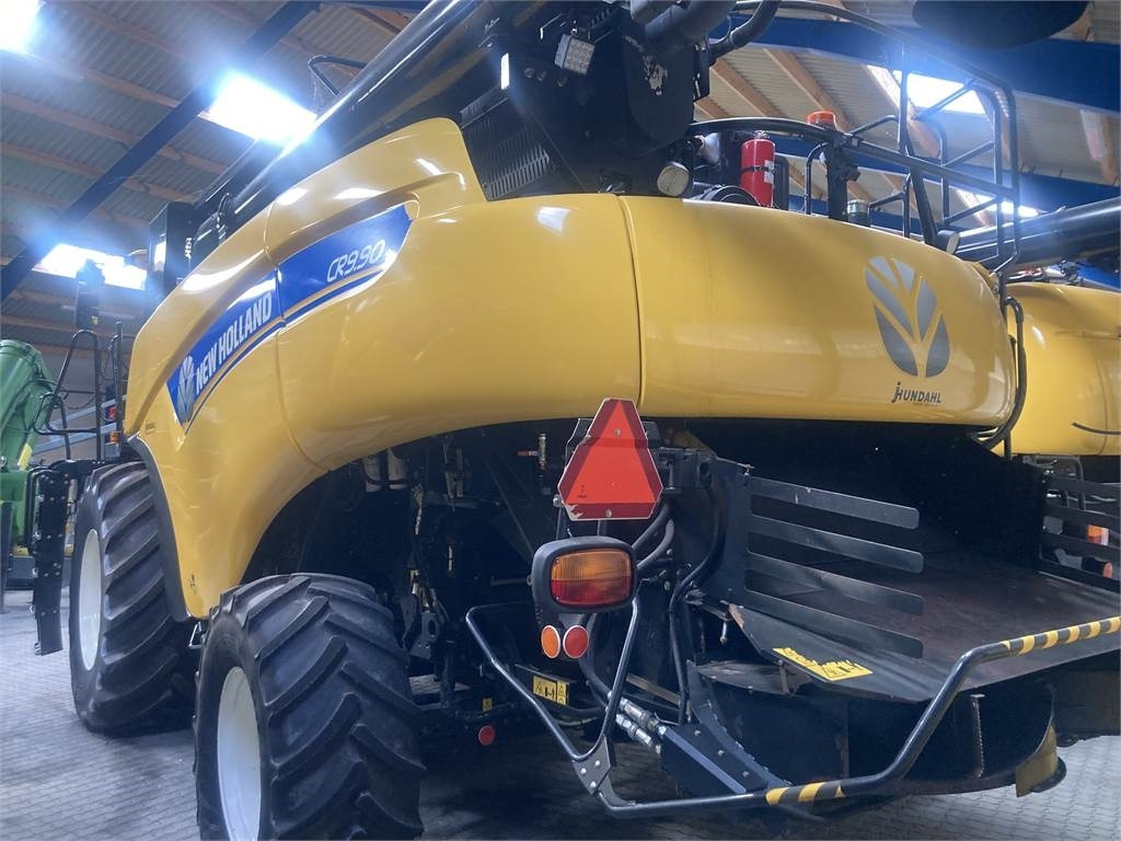 New Holland CR.9.90 SLH - Pemanen gabungan: gambar 4 New Holland CR.9.90 SLH - Pemanen gabungan: gambar 4