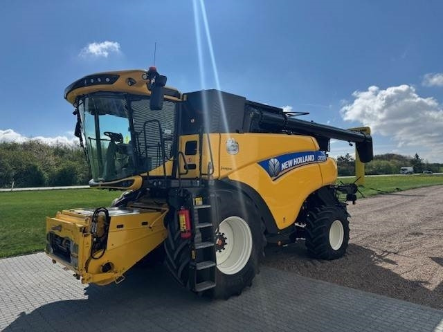 New Holland CR9.90 TIER4 - Pemanen gabungan: gambar 5 New Holland CR9.90 TIER4 - Pemanen gabungan: gambar 5