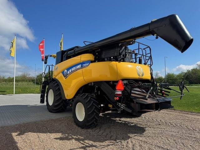 New Holland CR9.90 TIER4 - Pemanen gabungan: gambar 4 New Holland CR9.90 TIER4 - Pemanen gabungan: gambar 4