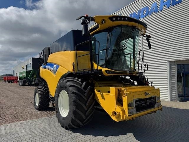 New Holland CR9.90 TIER4 - Pemanen gabungan: gambar 2 New Holland CR9.90 TIER4 - Pemanen gabungan: gambar 2