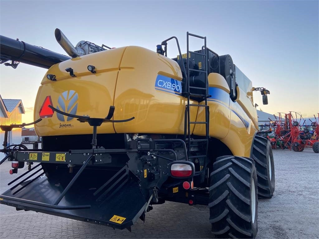 New Holland CX8.90 STAGE5 SLH - Pemanen gabungan: gambar 3 New Holland CX8.90 STAGE5 SLH - Pemanen gabungan: gambar 3