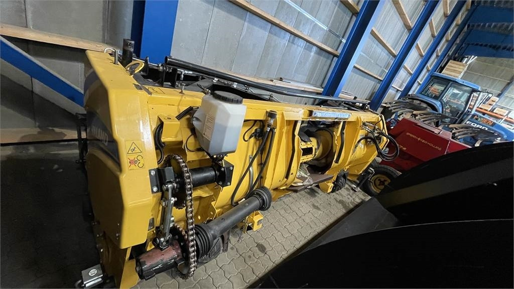 Leasing New Holland FR650 T4B New Holland FR650 T4B: gambar 14 Leasing New Holland FR650 T4B New Holland FR650 T4B: gambar 14