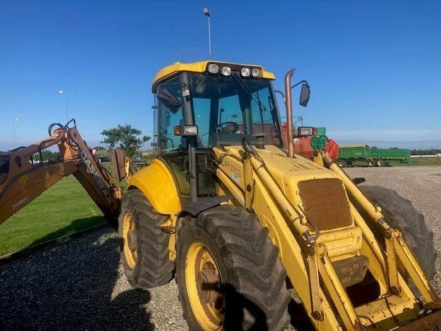 New Holland LB 115B - Backhoe loader: gambar 4 New Holland LB 115B - Backhoe loader: gambar 4
