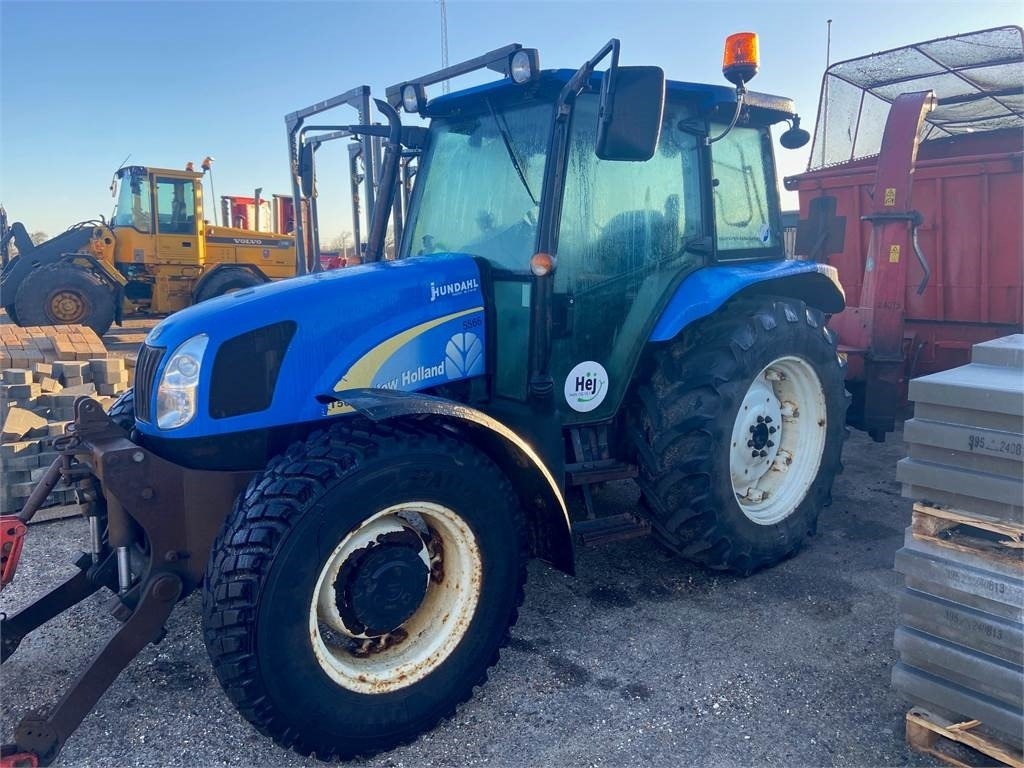 New Holland T5050 - Traktor: gambar 1 New Holland T5050 - Traktor: gambar 1