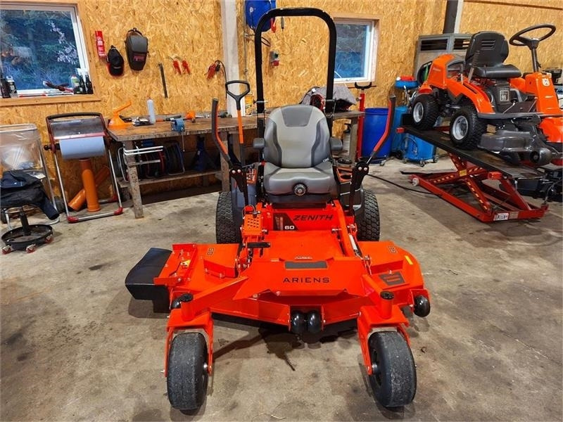 Ariens Zenith 60" SD - Traktor kota: gambar 2 Ariens Zenith 60" SD - Traktor kota: gambar 2