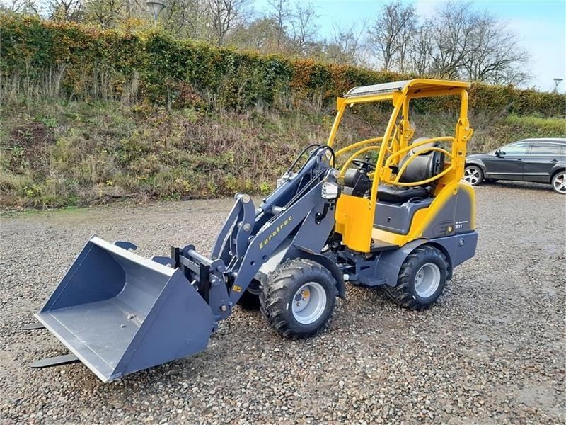 Eurotrac W11 - Pemuat ringkas: gambar 2 Eurotrac W11 - Pemuat ringkas: gambar 2