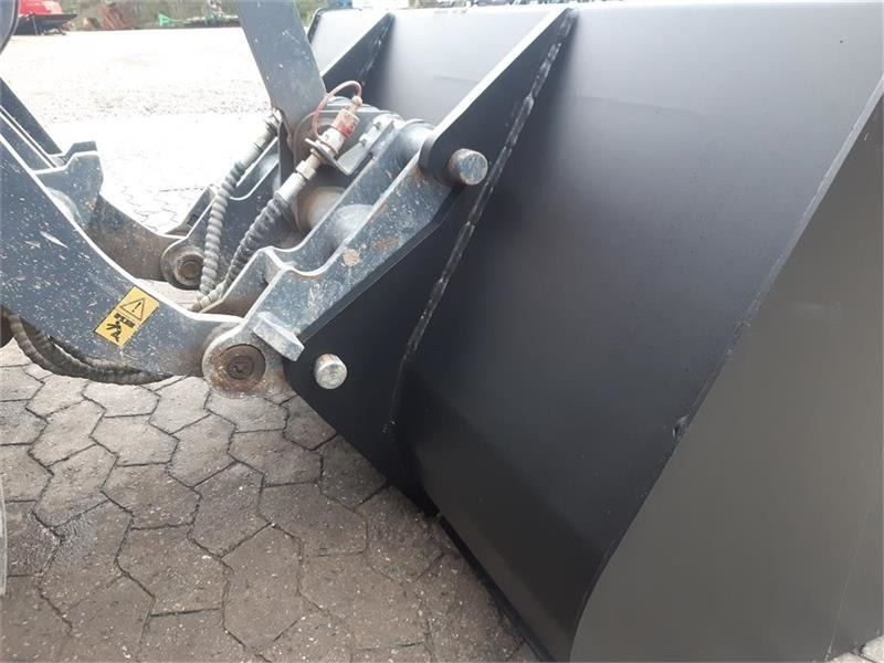 Eurotrac skovl - Ember loader untuk Peralatan konstruksi: gambar 5 Eurotrac skovl - Ember loader untuk Peralatan konstruksi: gambar 5