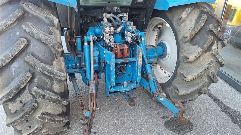 Ford 8240 - Traktor: gambar 4 Ford 8240 - Traktor: gambar 4