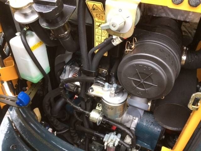 Hyundai R25 AK - Ekskavator mini: gambar 4 Hyundai R25 AK - Ekskavator mini: gambar 4