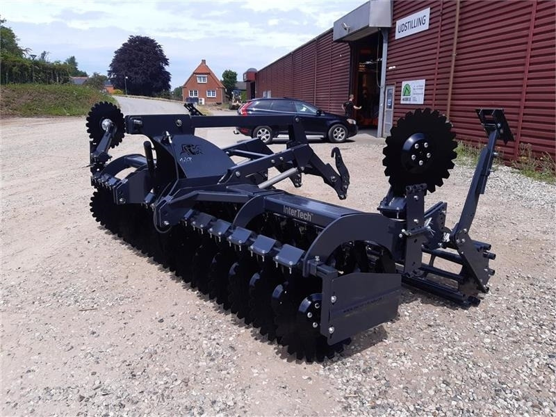 Inter-Tech Diskharve 4 meter J-Maskiner 4 meter med hydraulis - Garu cakram: gambar 1 Inter-Tech Diskharve 4 meter J-Maskiner 4 meter med hydraulis - Garu cakram: gambar 1