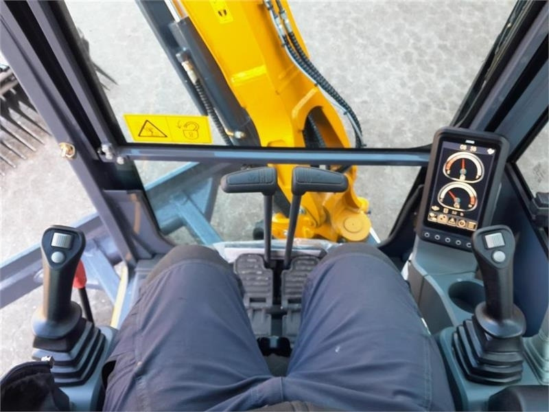 Ekskavator mini XCMG xe27e med rototilt: gambar 17