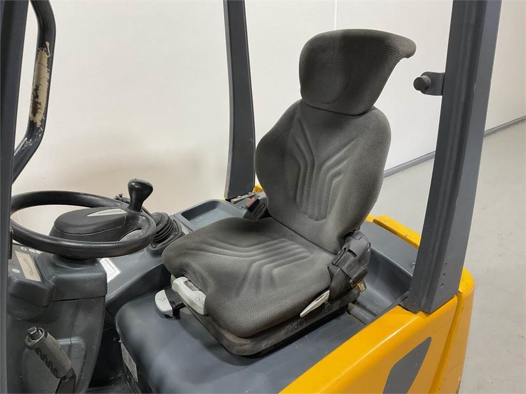 Jungheinrich EFG 213 - Forklift listrik: gambar 5 Jungheinrich EFG 213 - Forklift listrik: gambar 5