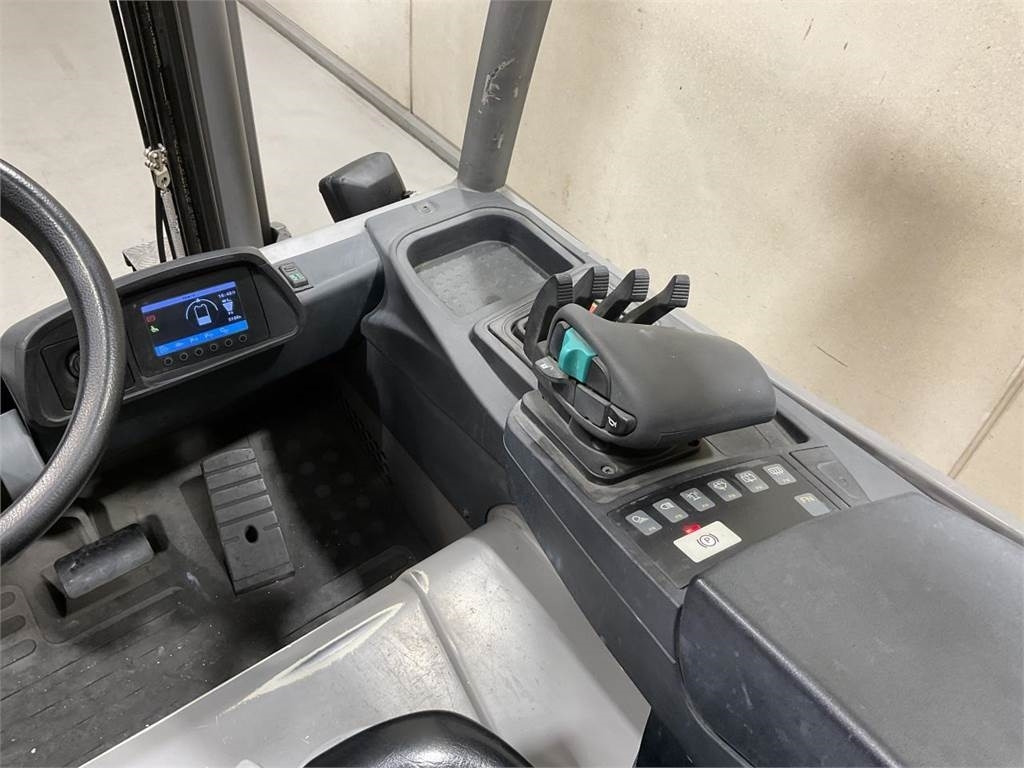 Jungheinrich EFG 425 K - Forklift listrik: gambar 5 Jungheinrich EFG 425 K - Forklift listrik: gambar 5
