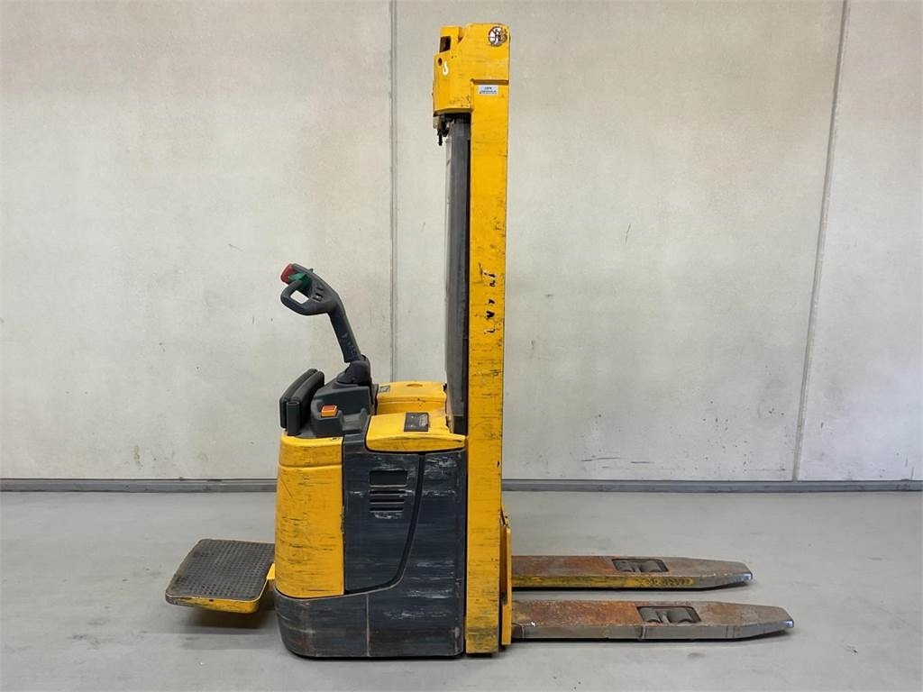 Jungheinrich ERC 214 - Penumpuk: gambar 1 Jungheinrich ERC 214 - Penumpuk: gambar 1