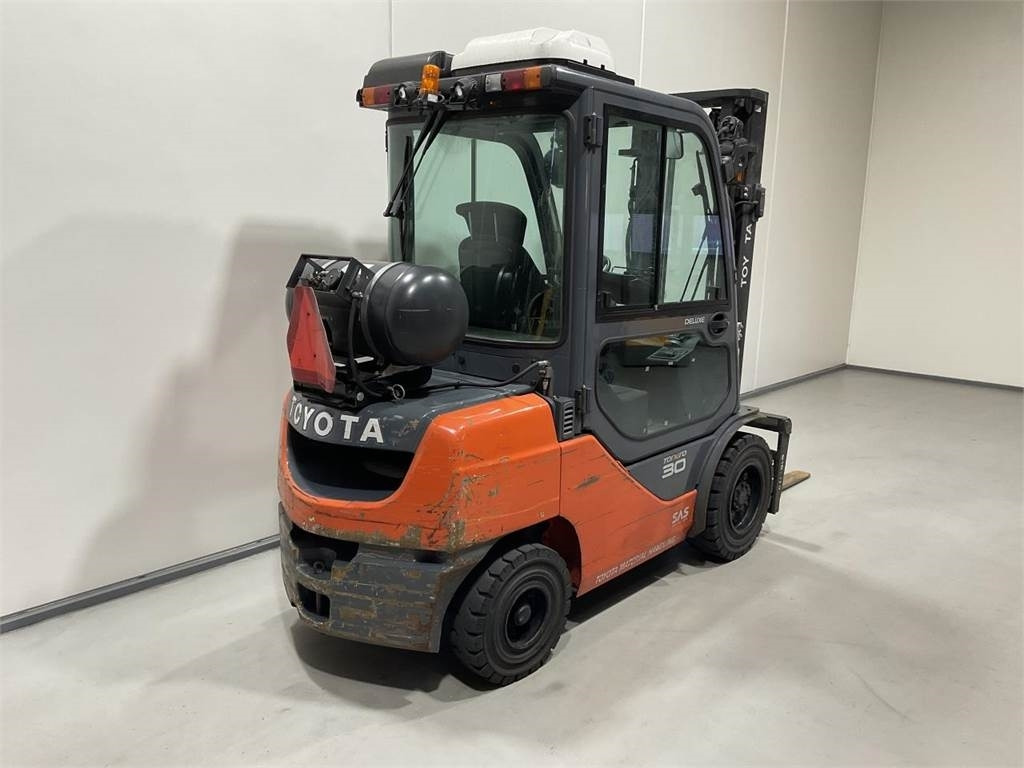 Toyota 02-8FGF30 - Forklift LPG: gambar 2 Toyota 02-8FGF30 - Forklift LPG: gambar 2