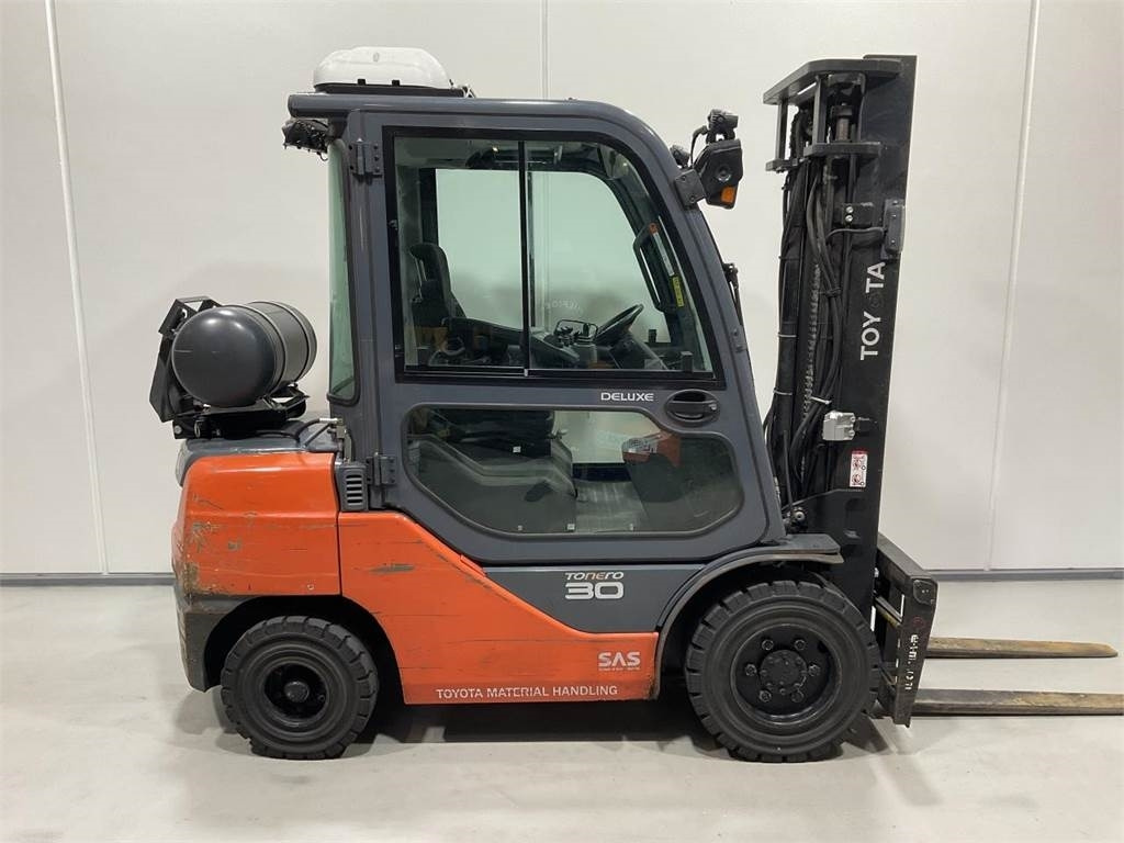 Toyota 02-8FGF30 - Forklift LPG: gambar 1 Toyota 02-8FGF30 - Forklift LPG: gambar 1
