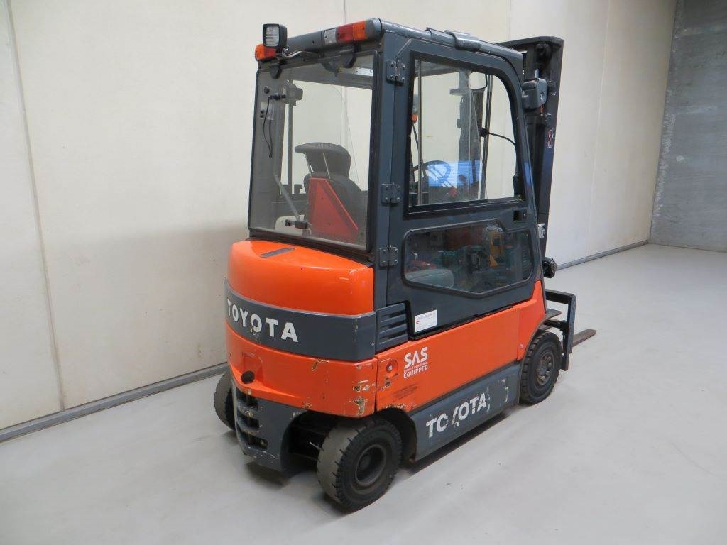 Toyota 7FBMF20 - Forklift listrik: gambar 4 Toyota 7FBMF20 - Forklift listrik: gambar 4