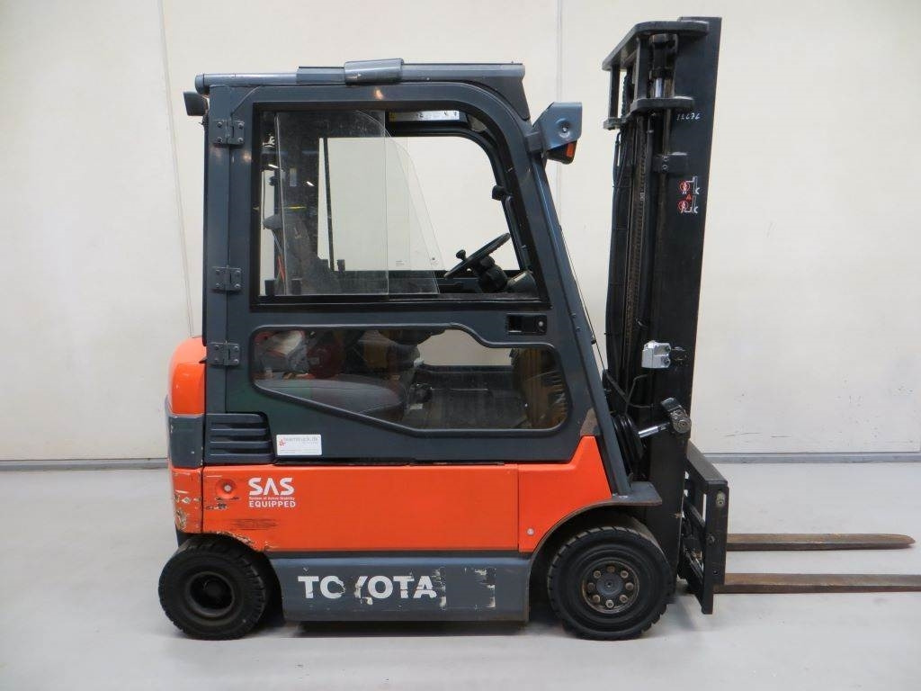 Toyota 7FBMF20 - Forklift listrik: gambar 1 Toyota 7FBMF20 - Forklift listrik: gambar 1