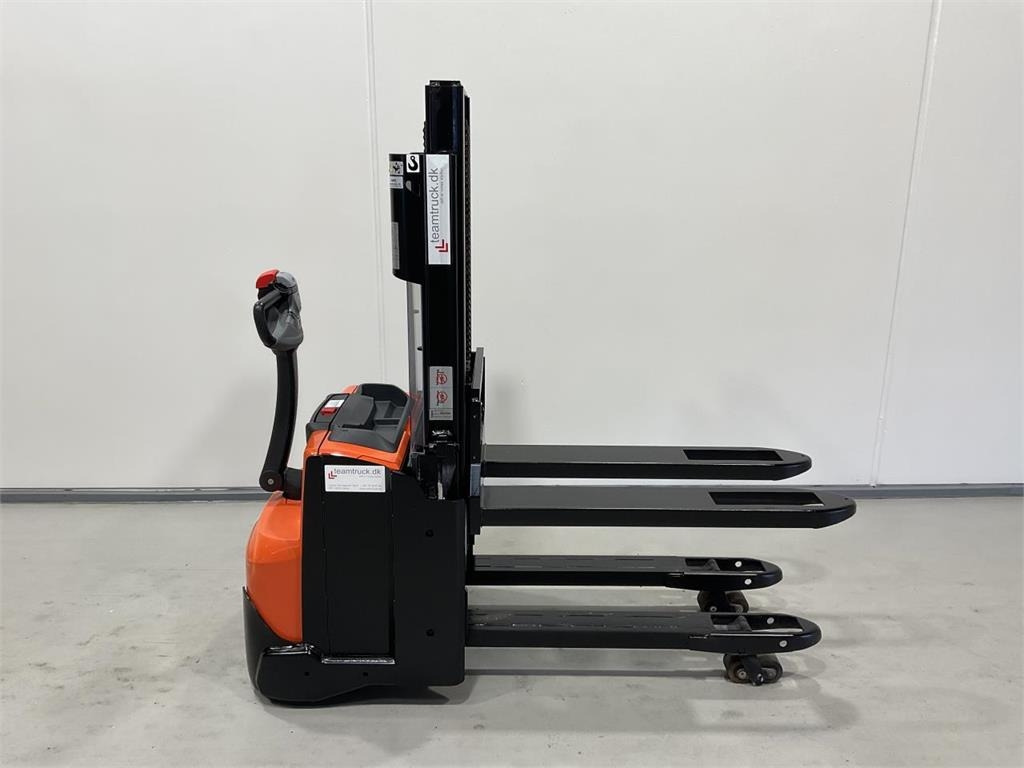 Toyota SWE200D - Penumpuk: gambar 1 Toyota SWE200D - Penumpuk: gambar 1