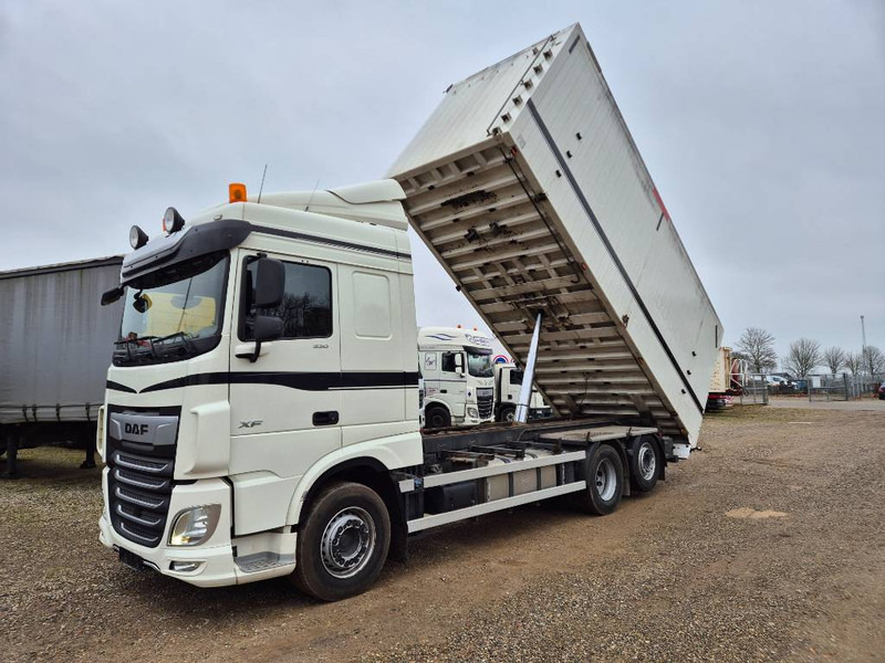 DAF XF 530 6x2 //Volume tipper// - Truk jungkit: gambar 1 DAF XF 530 6x2 //Volume tipper// - Truk jungkit: gambar 1