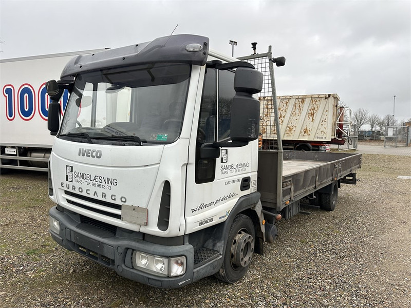 Iveco Eurocargo 80 E18 - Truk flatbed: gambar 1 Iveco Eurocargo 80 E18 - Truk flatbed: gambar 1