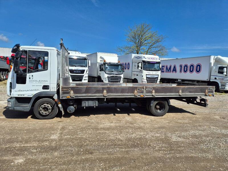 Iveco Eurocargo 80 E18 - Truk flatbed: gambar 2 Iveco Eurocargo 80 E18 - Truk flatbed: gambar 2