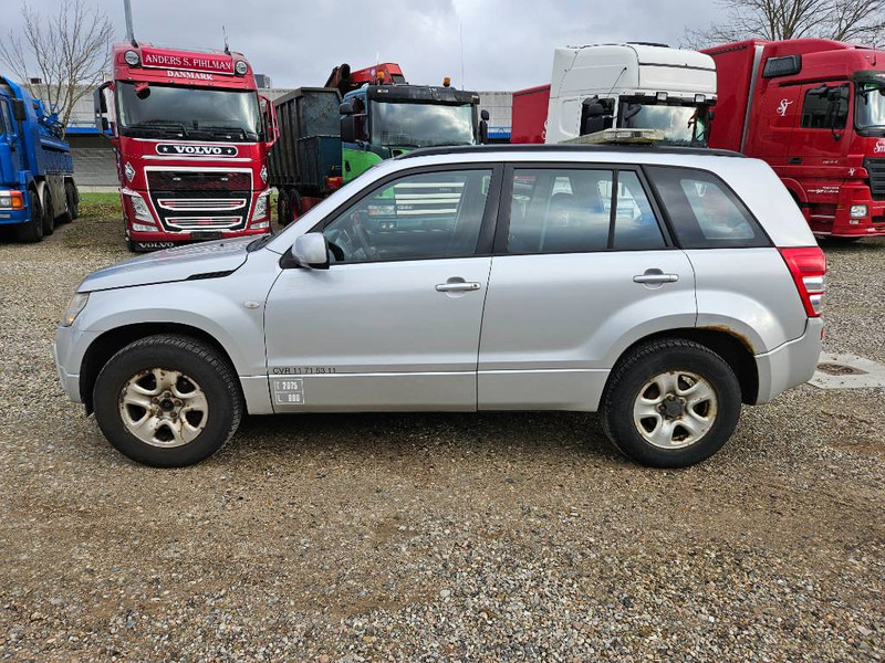 Suzuki Grand Vitara 2,0 GLX aut. Van 5d - Van box: gambar 2 Suzuki Grand Vitara 2,0 GLX aut. Van 5d - Van box: gambar 2