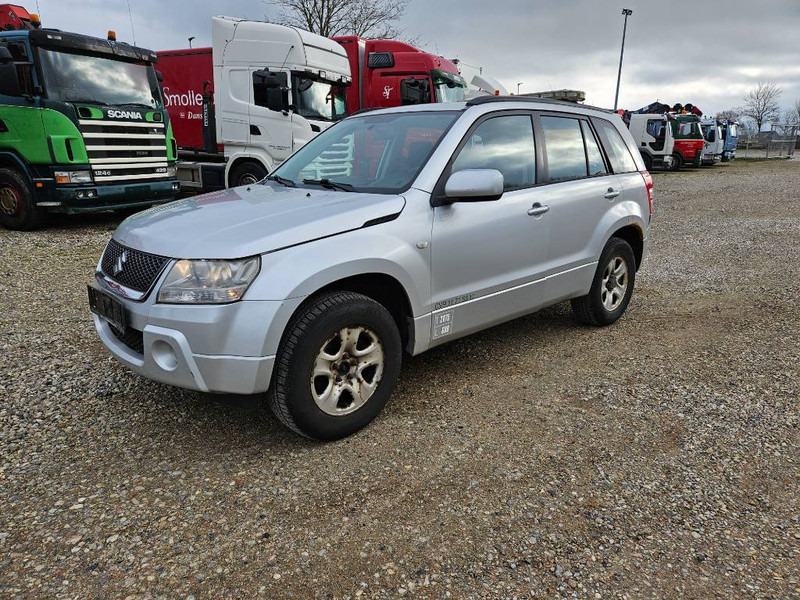 Suzuki Grand Vitara 2,0 GLX aut. Van 5d - Van box: gambar 1 Suzuki Grand Vitara 2,0 GLX aut. Van 5d - Van box: gambar 1