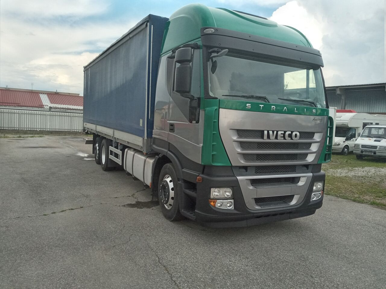 IVECO AS260S50Y/PS - Truk dengan terpal samping: gambar 2 IVECO AS260S50Y/PS - Truk dengan terpal samping: gambar 2