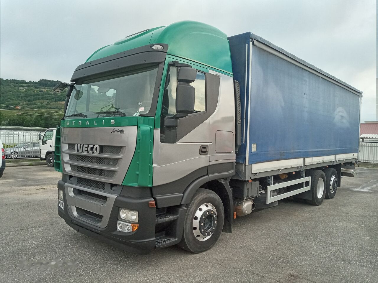 IVECO AS260S50Y/PS - Truk dengan terpal samping: gambar 1 IVECO AS260S50Y/PS - Truk dengan terpal samping: gambar 1