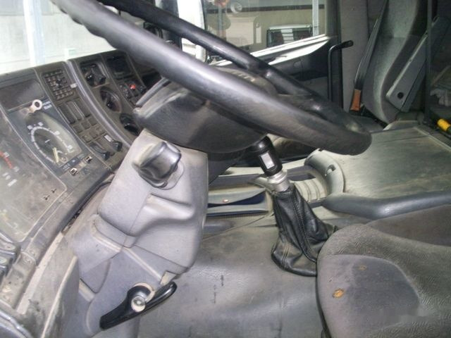 Tractor head Scania 124.400: gambar 8 Tractor head Scania 124.400: gambar 8