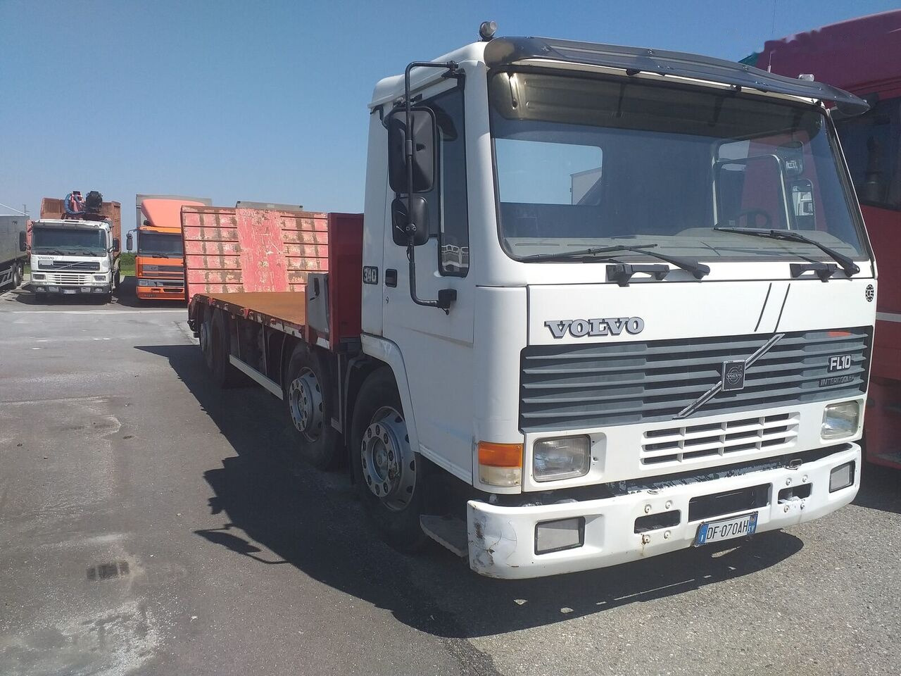 Volvo FL 10.320 - Truk flatbed: gambar 2 Volvo FL 10.320 - Truk flatbed: gambar 2